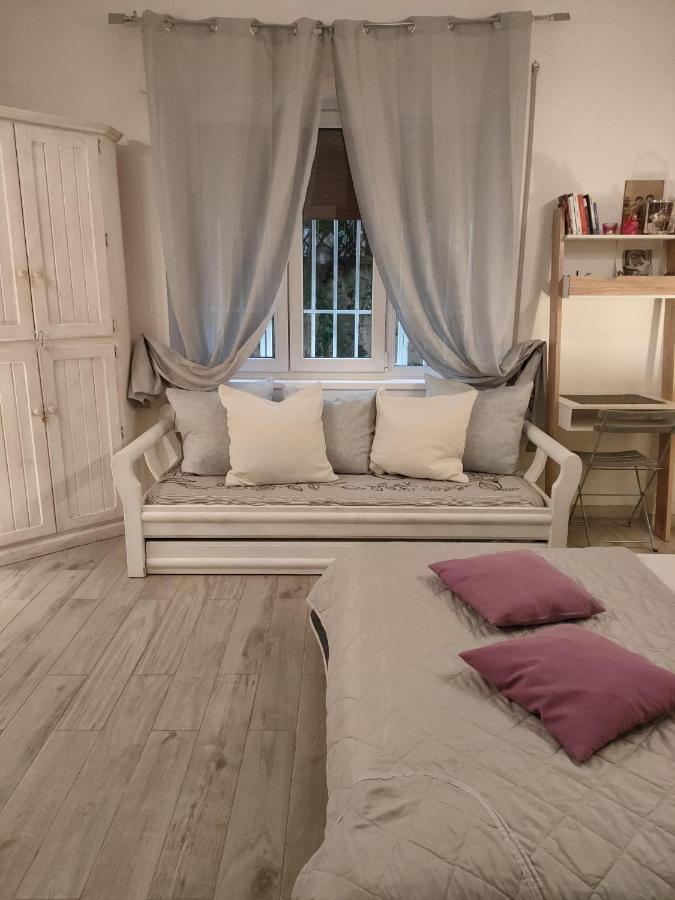 White Apartment Rom Exterior foto