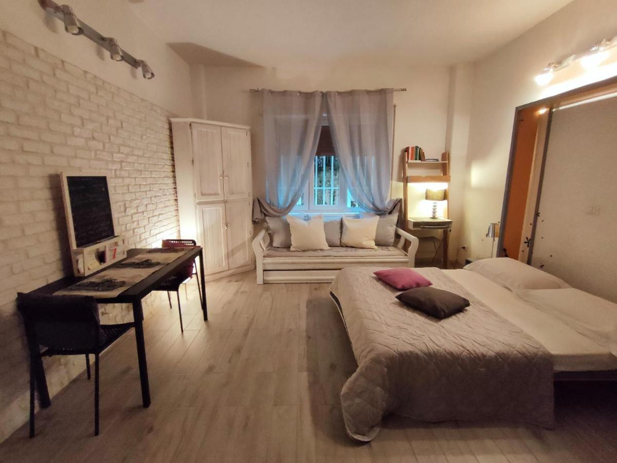 White Apartment Rom Exterior foto