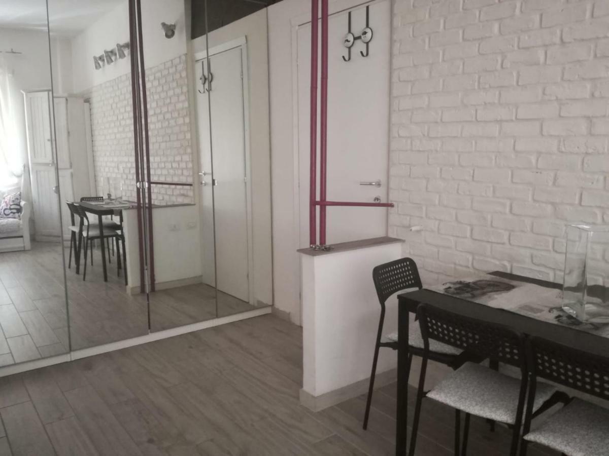 White Apartment Rom Exterior foto